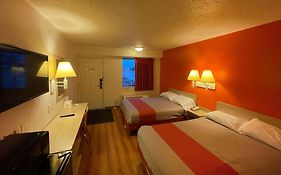 Travelodge By Wyndham Madison Heights Mi